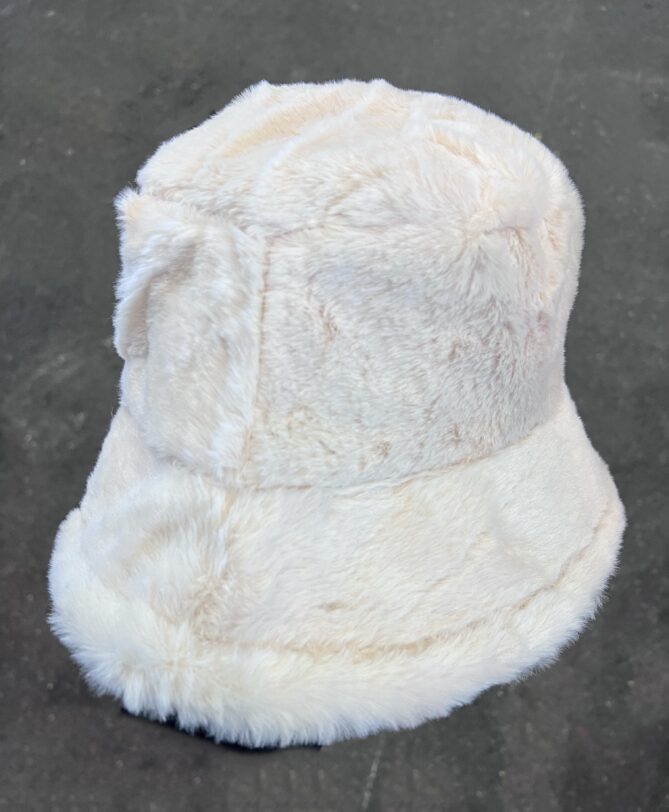 The French 95 - Swiss online shopping for women's fashion - Shop faux fur bucket hats at affordable prices - Free shipping in Switzerland