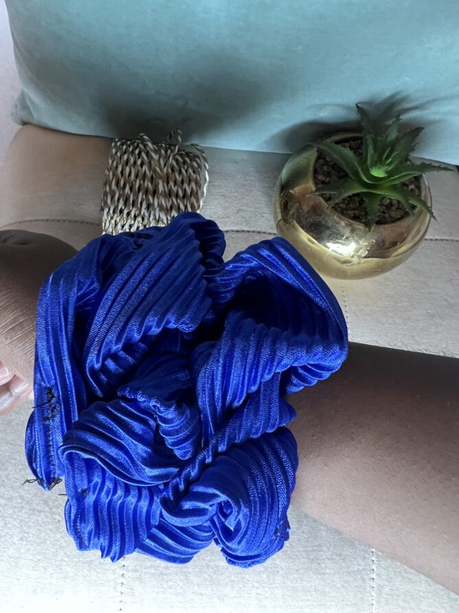 The French 95 - Swiss online shopping for women's fashion - Shop handmade scrunchies at affordable prices - Free shipping in Switzerland